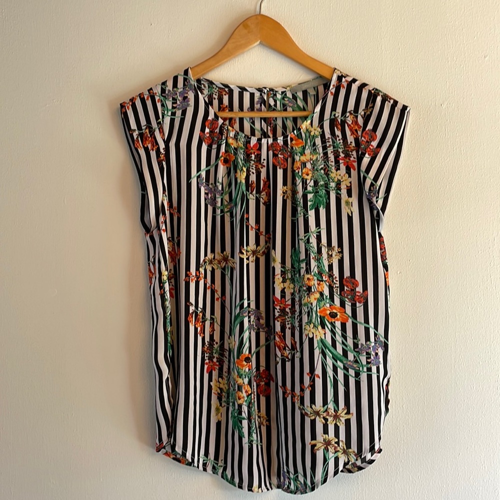 Sweet, flowy blouse. Perfect for summer
